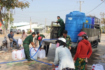 Cấp nước ngọt cho người dân biên giới biển vùng hạn mặn